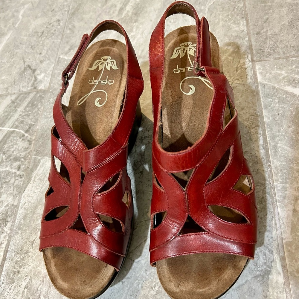 Women's Dansko Frieda size 42 red wedge sandal